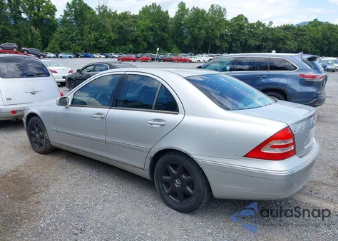 2003 Mercedes-Benz C 240 из США, поврежденный, VIN WDBRF81J73F366372